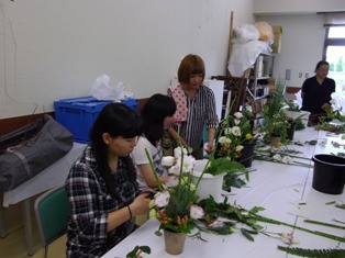 花き装飾コース「フラワーアレンジメント」の写真