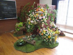 花き装飾コース室内展示「森の不思議なレストラン」トレリスエリア