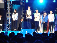 銀賞を受賞しメダルを授与された柴田さん