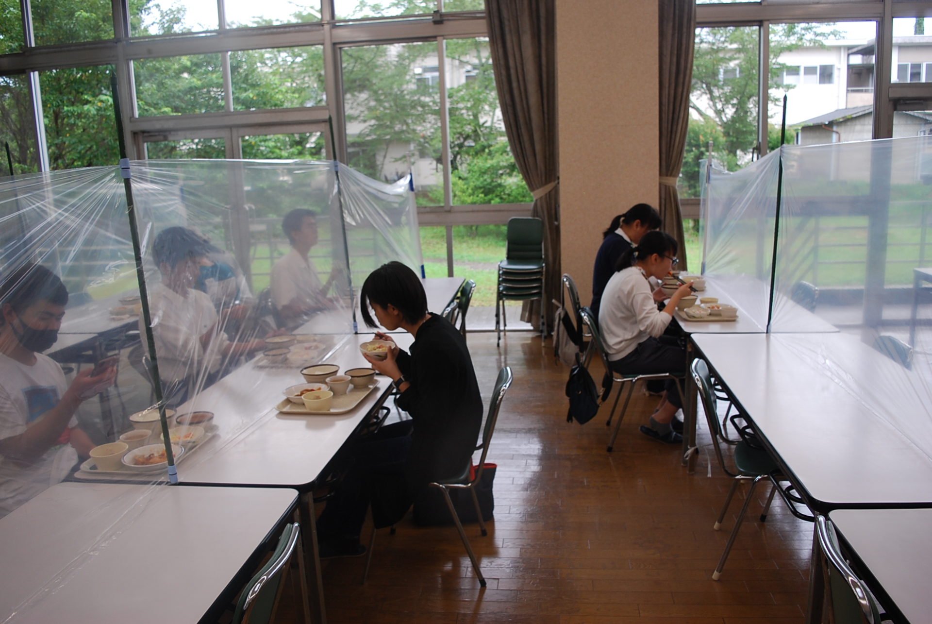 本年度からの新しい試み「学食体験」。健康な体はまず食事から！