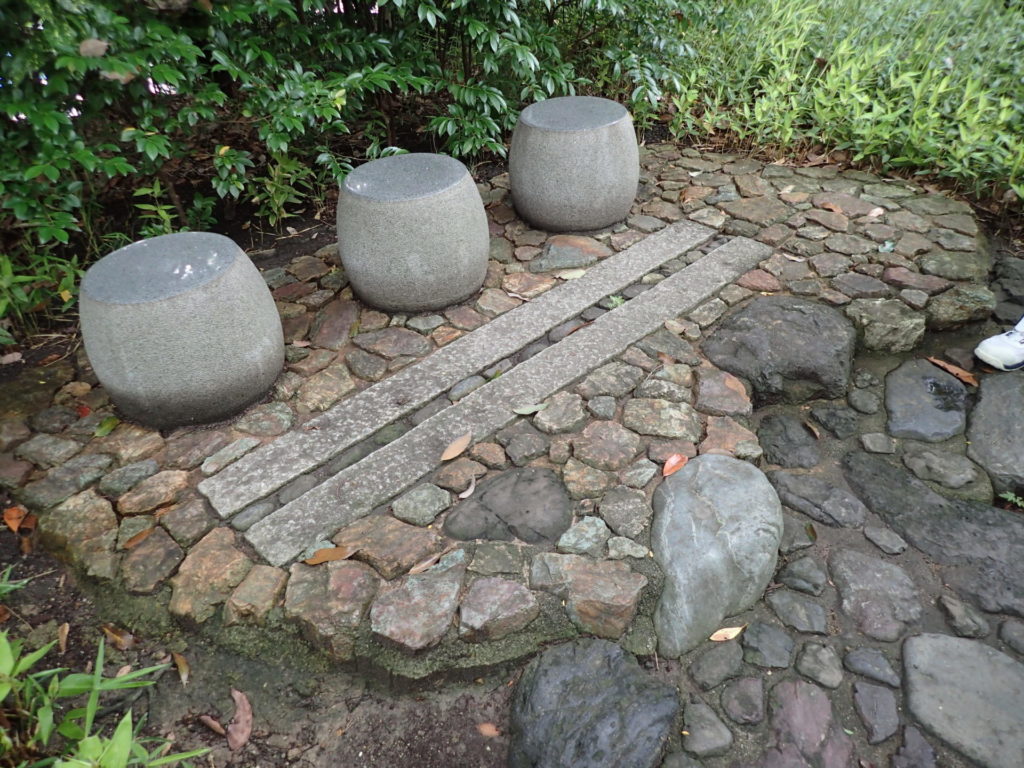 白鳥庭園