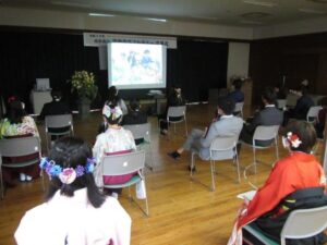 卒業生の在学中2年間のスライドショー