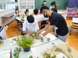 花と緑の連携授業の様子