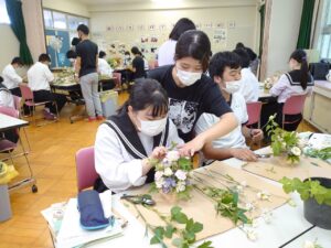 花と緑の連携授業の様子