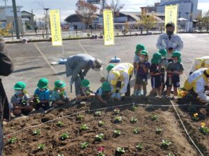 たから幼稚園児約80名が参加