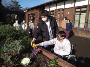 クライアントと園芸福祉士の役割を交代する