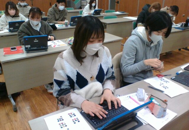 資料はタブレットで配布