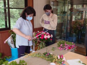 学生を指導する長縄先生