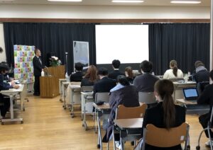 学長から開催の挨拶と本学の１年間の振り返り