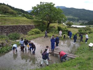 坂折棚田で環境教育を学ぶ