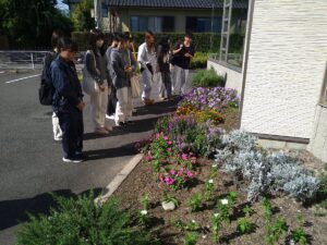 花壇の視察